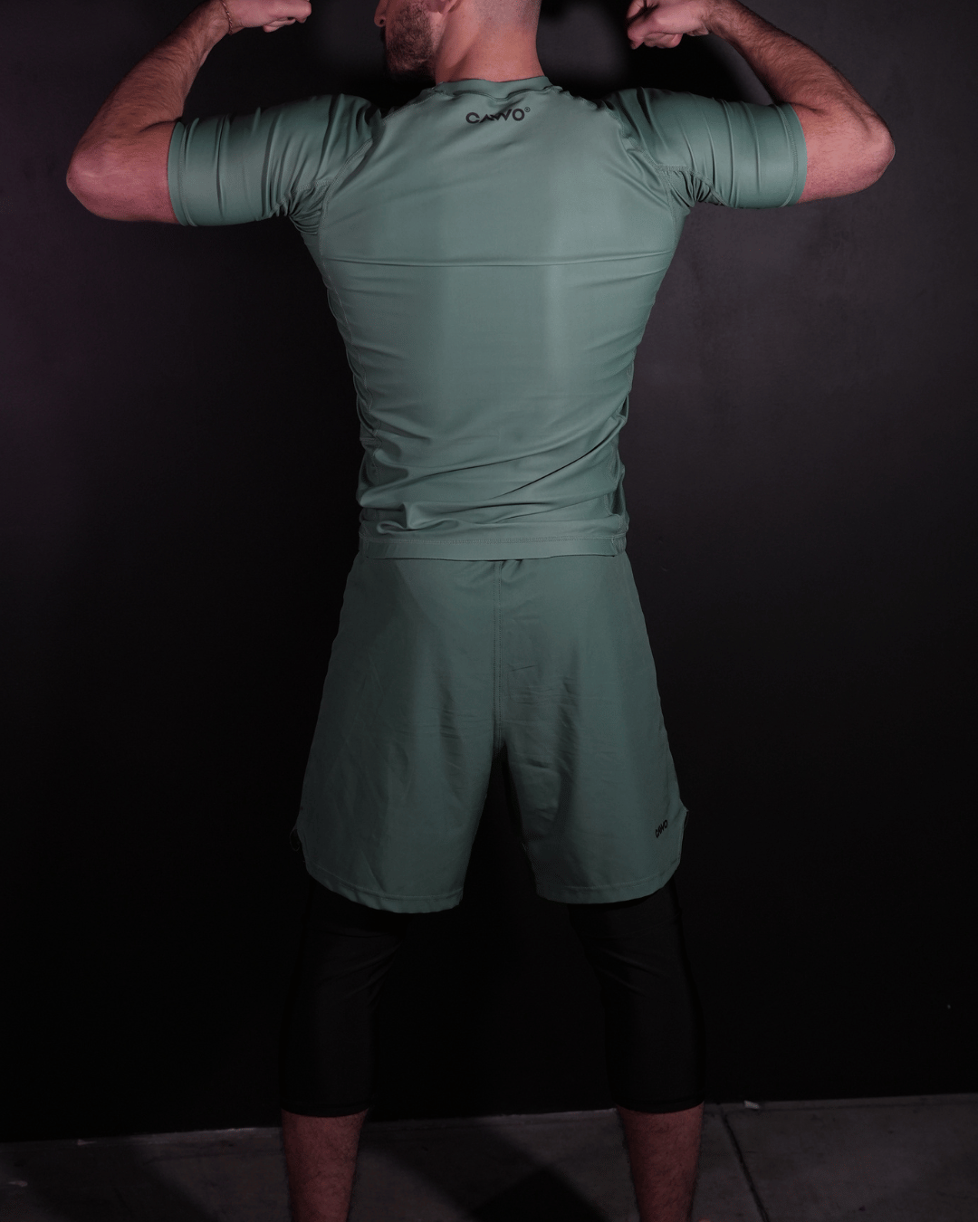 RASHGUARD ESSENTIEL VERT